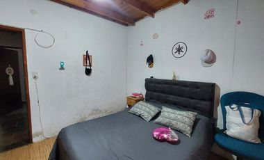 Casa en Monte Grande con cochera para 3 autos venta