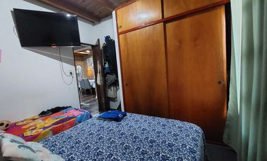 Casa en Monte Grande con cochera para 3 autos venta