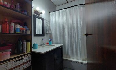Casa en Monte Grande con cochera para 3 autos venta