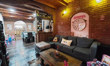 Casa en Monte Grande con cochera para 3 autos venta
