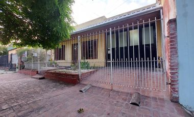Casa en Monte Grande con cochera para 3 autos venta