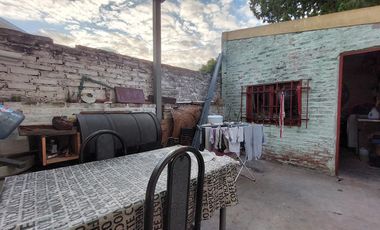 Casa en Monte Grande con cochera para 3 autos venta