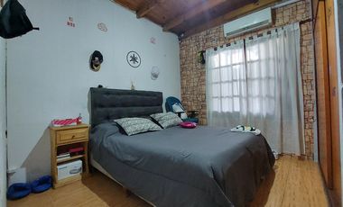 Casa en Monte Grande con cochera para 3 autos venta