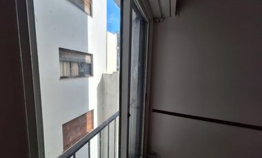 VENTA - 2 ambientes lateral mucha luz - ONCE
