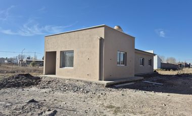 VENTA DE CASA DE 3 DORMITORIOS A ESTRENAR, FERNANDEZ ORO