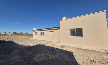 VENTA DE CASA DE 3 DORMITORIOS A ESTRENAR, FERNANDEZ ORO