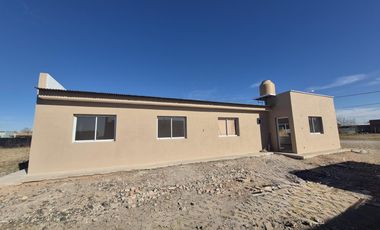 VENTA DE CASA DE 3 DORMITORIOS A ESTRENAR, FERNANDEZ ORO