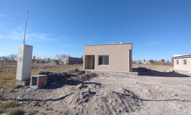 VENTA DE CASA DE 3 DORMITORIOS A ESTRENAR, FERNANDEZ ORO