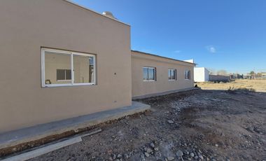VENTA DE CASA DE 3 DORMITORIOS A ESTRENAR, FERNANDEZ ORO
