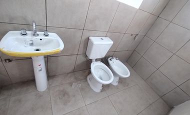 VENTA DE CASA DE 3 DORMITORIOS A ESTRENAR, FERNANDEZ ORO