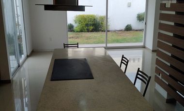 HERMOSA RESIDENCIA EN RENTA - RESIDENCIAL 