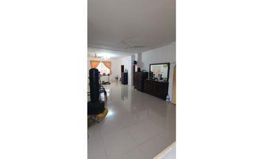 Venta de casa en urbanización Manta Beach sector sur vía San Mateo.