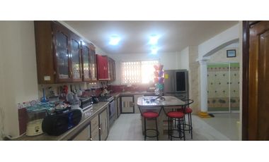 Venta de casa en urbanización Manta Beach sector sur vía San Mateo.