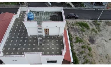 Venta de casa en urbanización Manta Beach sector sur vía San Mateo.