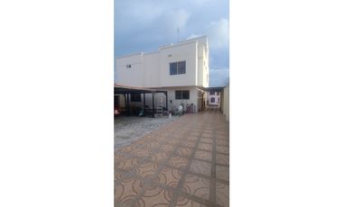 Venta de casa en urbanización Manta Beach sector sur vía San Mateo.