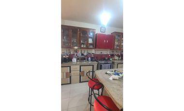 Venta de casa en urbanización Manta Beach sector sur vía San Mateo.