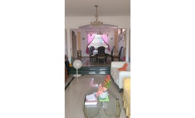 Venta de casa en urbanización Manta Beach sector sur vía San Mateo.
