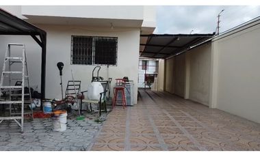 Venta de casa en urbanización Manta Beach sector sur vía San Mateo.