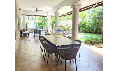 ESPECTACULAR CASA DE DOS NIVELES EN COSTA DEL ESTE