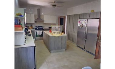 ESPECTACULAR CASA DE DOS NIVELES EN COSTA DEL ESTE