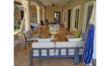 ESPECTACULAR CASA DE DOS NIVELES EN COSTA DEL ESTE