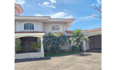 ESPECTACULAR CASA DE DOS NIVELES EN COSTA DEL ESTE