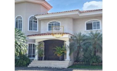 ESPECTACULAR CASA DE DOS NIVELES EN COSTA DEL ESTE