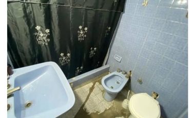 2 VIVIENDAS CON LOCAL SOBRE CARLOS CASARES