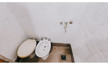 ALQUILER - CASA EN BARRIO ACOSTA - 1 DORMITORIO