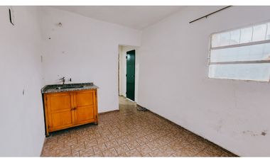 ALQUILER - CASA EN BARRIO ACOSTA - 1 DORMITORIO