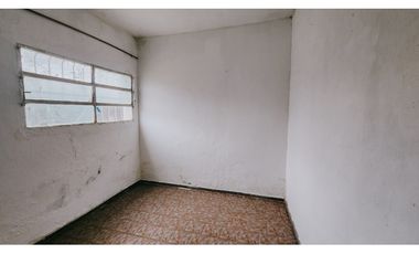 ALQUILER - CASA EN BARRIO ACOSTA - 1 DORMITORIO