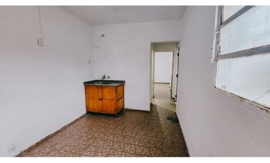 ALQUILER - CASA EN BARRIO ACOSTA - 1 DORMITORIO