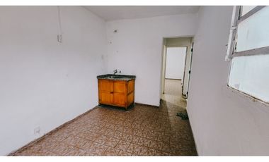 ALQUILER - CASA EN BARRIO ACOSTA - 1 DORMITORIO