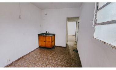ALQUILER - CASA EN BARRIO ACOSTA - 1 DORMITORIO