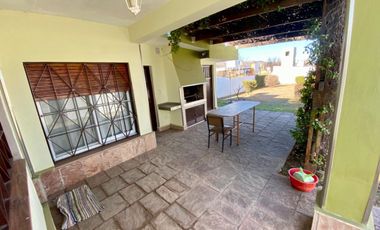 SE VENDE CASA 2 DORMITORIOS VILLA CARLOS PAZ