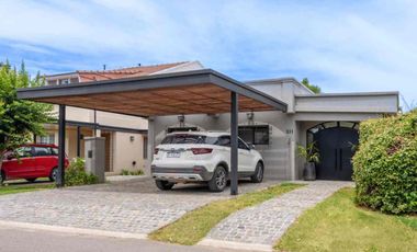Venta casa 3 amb remodela A/CRED. 2 Lotes internos