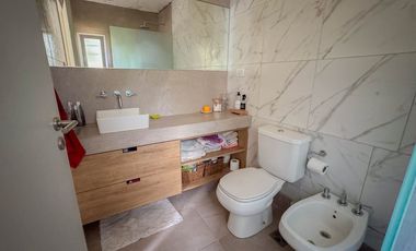 Venta casa 3 amb remodela A/CRED. 2 Lotes internos