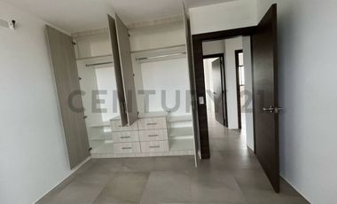 CASA INDEPENDIENTE EN VENTA – UBICACIÓN ESTRATÉGICA CERCA DEL TERMINAL DE MANTA