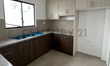 CASA INDEPENDIENTE EN VENTA – UBICACIÓN ESTRATÉGICA CERCA DEL TERMINAL DE MANTA