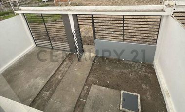 CASA INDEPENDIENTE EN VENTA – UBICACIÓN ESTRATÉGICA CERCA DEL TERMINAL DE MANTA