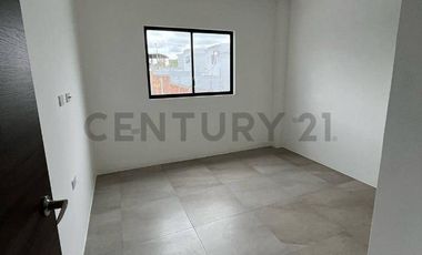 CASA INDEPENDIENTE EN VENTA – UBICACIÓN ESTRATÉGICA CERCA DEL TERMINAL DE MANTA