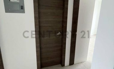 CASA INDEPENDIENTE EN VENTA – UBICACIÓN ESTRATÉGICA CERCA DEL TERMINAL DE MANTA