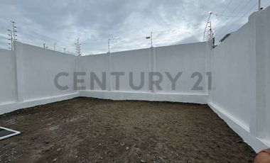 CASA INDEPENDIENTE EN VENTA – UBICACIÓN ESTRATÉGICA CERCA DEL TERMINAL DE MANTA