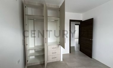 CASA INDEPENDIENTE EN VENTA – UBICACIÓN ESTRATÉGICA CERCA DEL TERMINAL DE MANTA