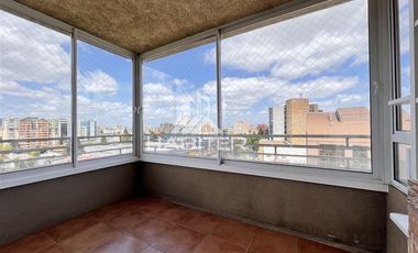 Departamento en Arriendo en Exclusivo edificio en Avda. Alemania, frente a plaza y calle tranquila