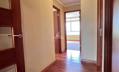 Departamento en Arriendo en Exclusivo edificio en Avda. Alemania, frente a plaza y calle tranquila