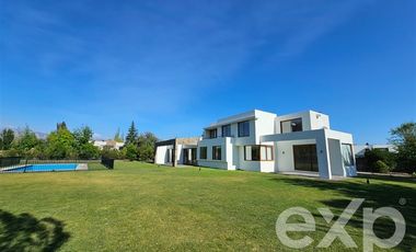 Casa en Venta en Condominio Algarobal