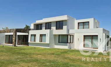Casa en Venta en Condominio Algarobal