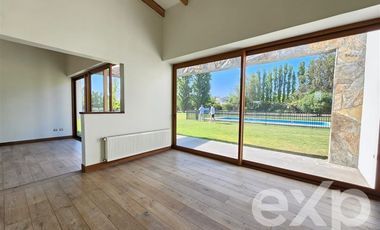 Casa en Venta en Condominio Algarobal