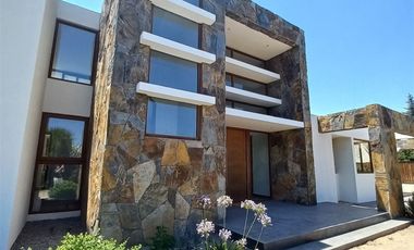 Casa en Venta en Condominio Algarobal